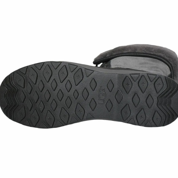 UGG ADIRONDACK III TALL BLACK GRAY WATERPROOF WOMENS SIZE 6 AUTHENTIC BOOTS - Picture 3 of 16